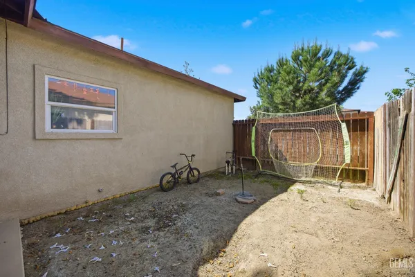$300,000 | Undisclosed Address, Bakersfield, CA 93307