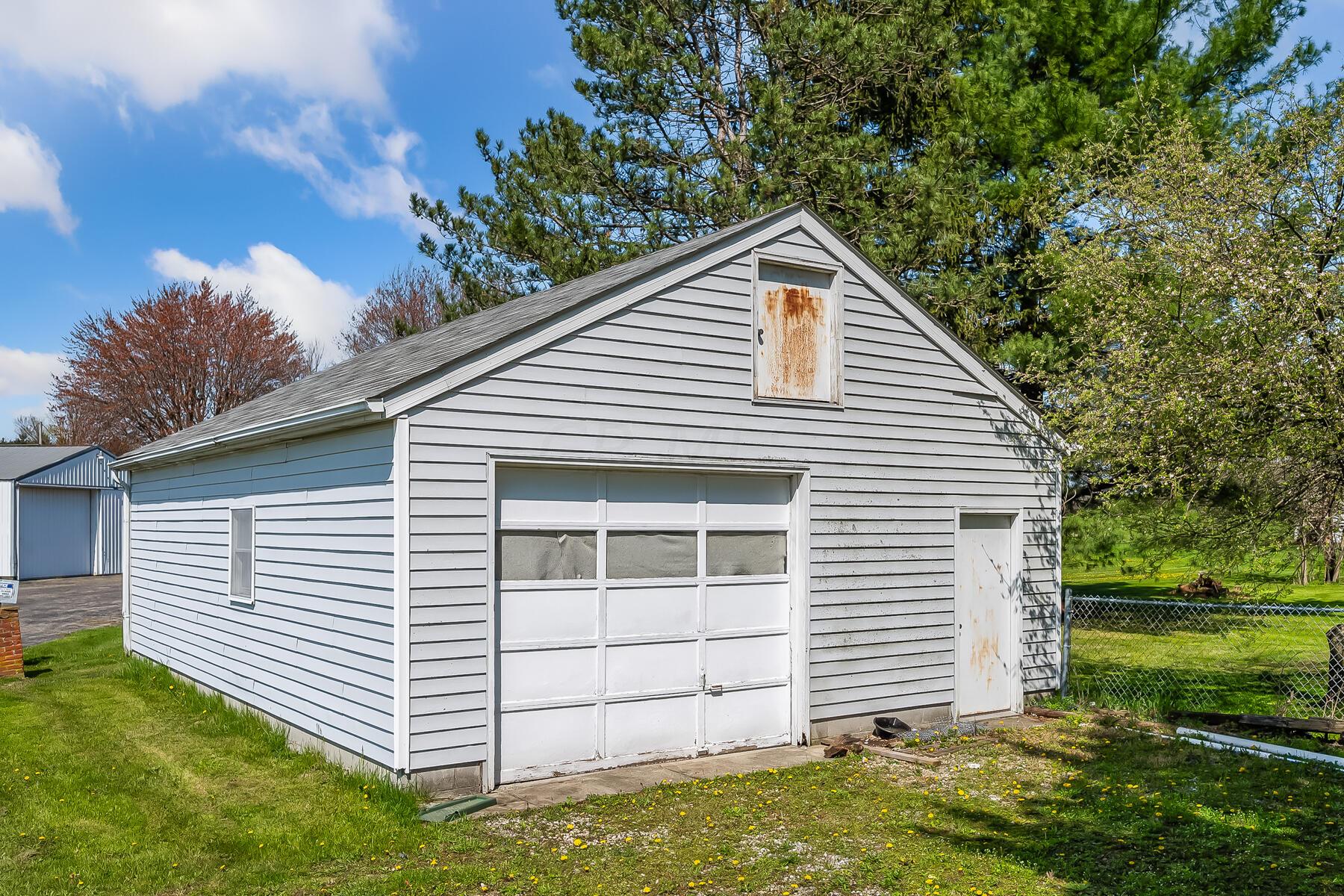 3908 South Section Line Road Delaware, OH 43015 - Photo 10 of 56 Garage