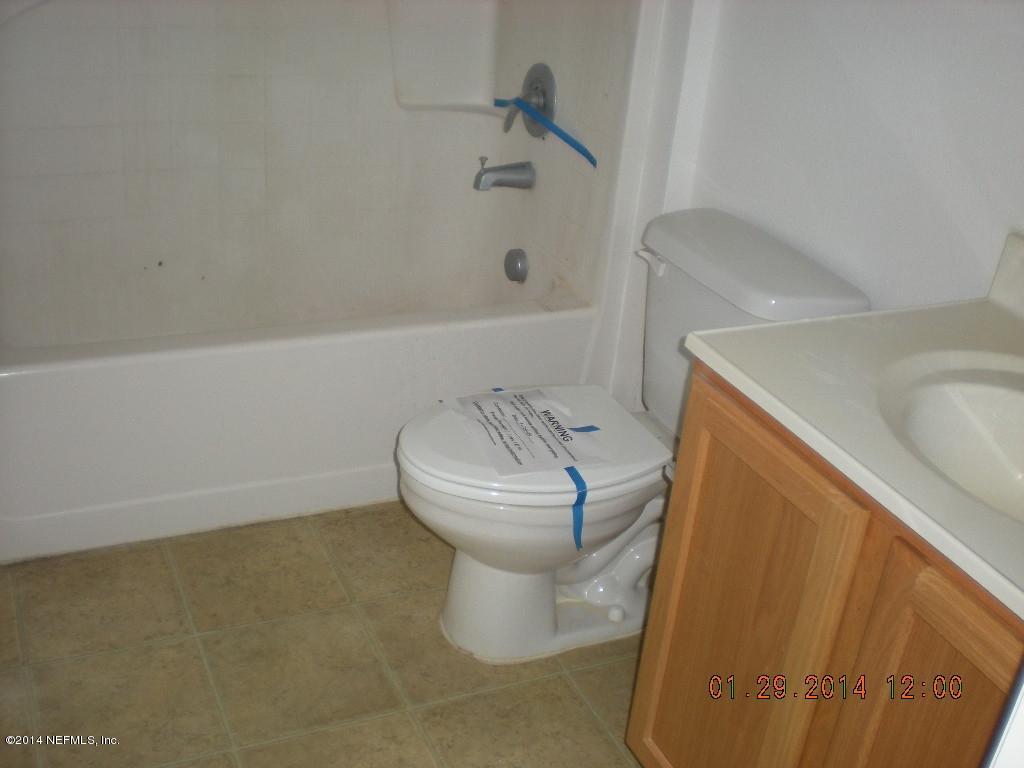 10515 Autumn Trace Road Jacksonville, FL 32257 - Photo 9 of 12 Bathroom 2