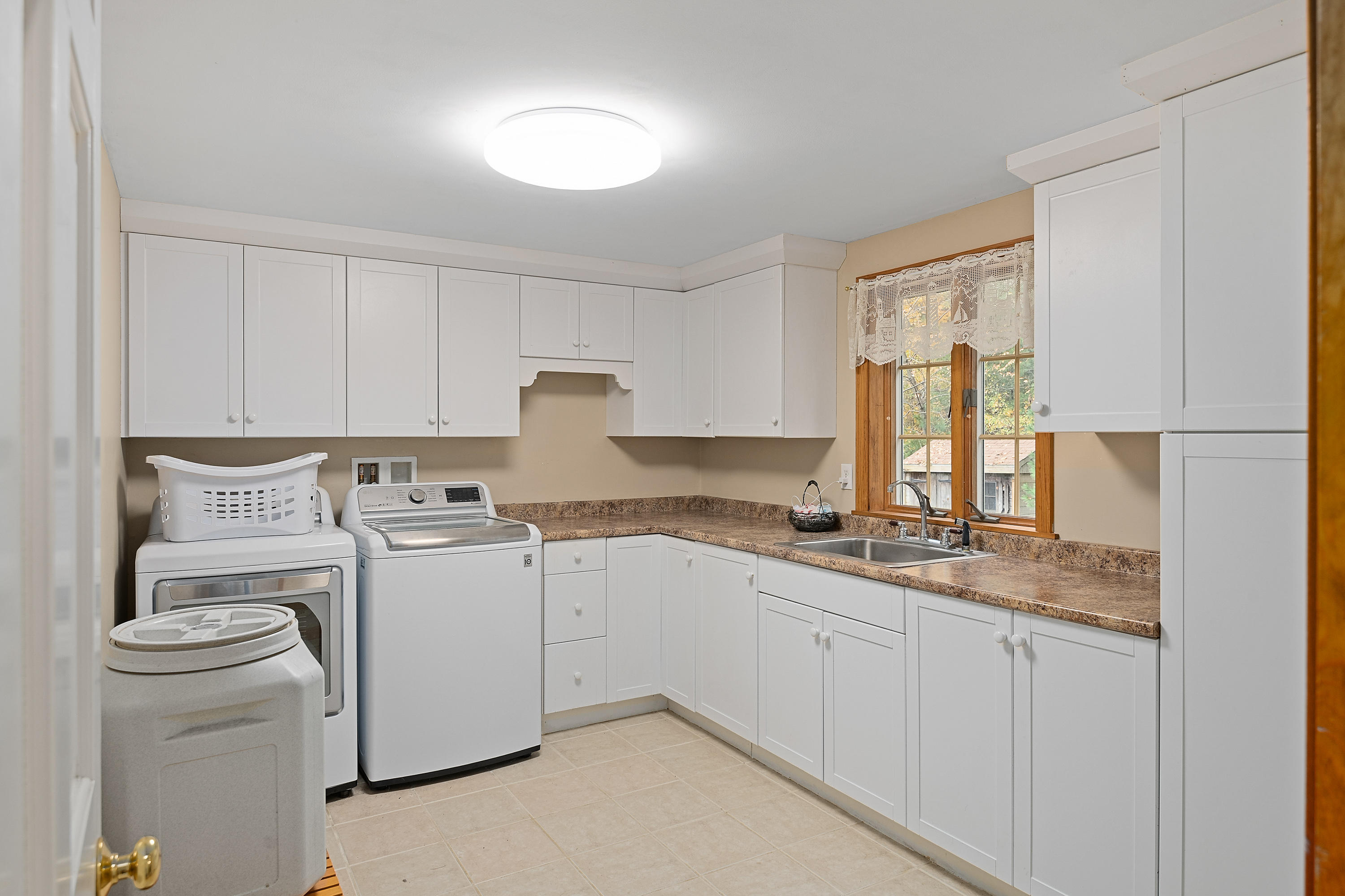 52 Tower Road Kittery Point, ME 03905 - Photo 18 of 36 Laundry Room