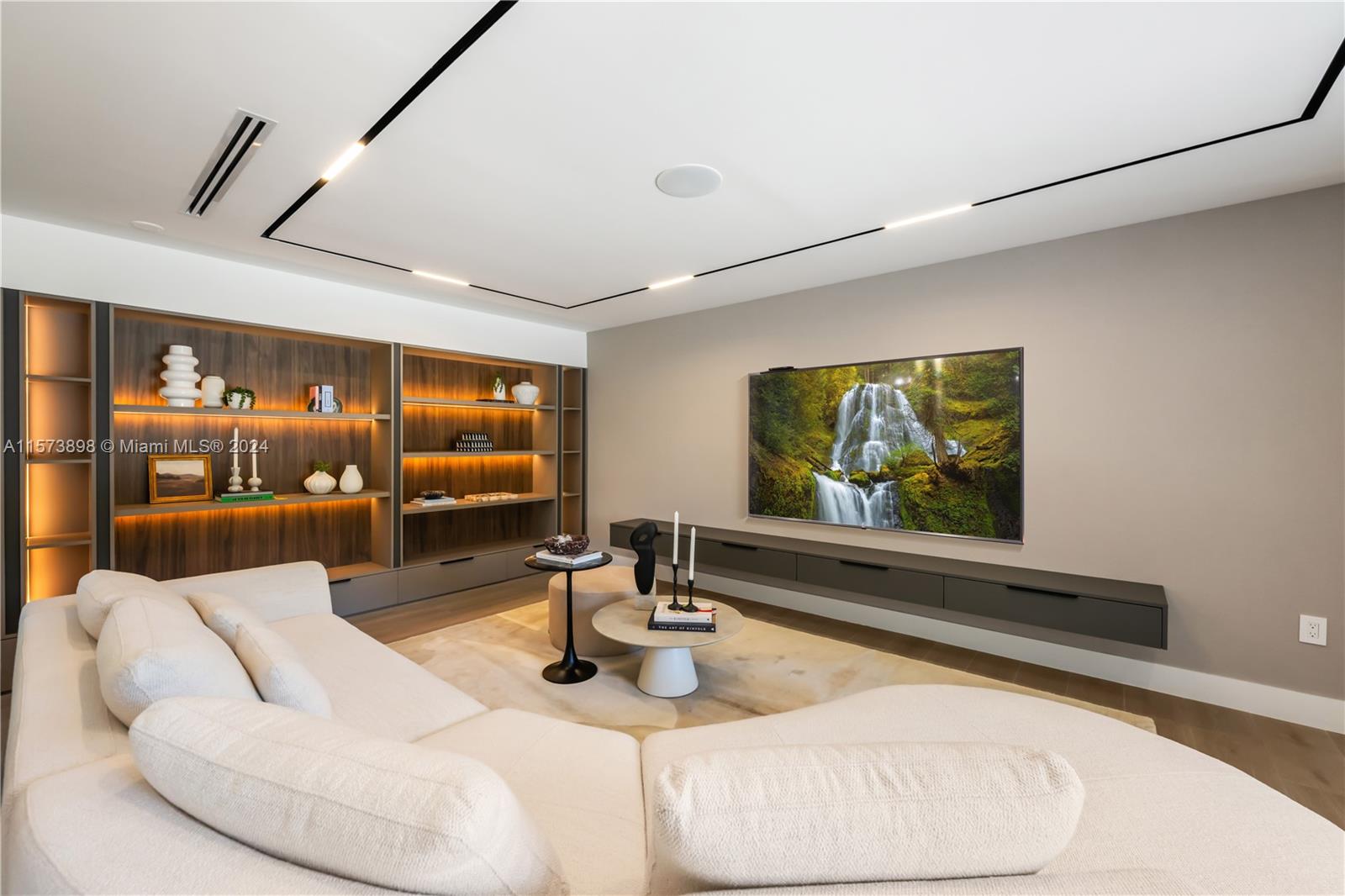 545 Southwest 29th Road Miami, FL 33129 - Photo 2 of 57