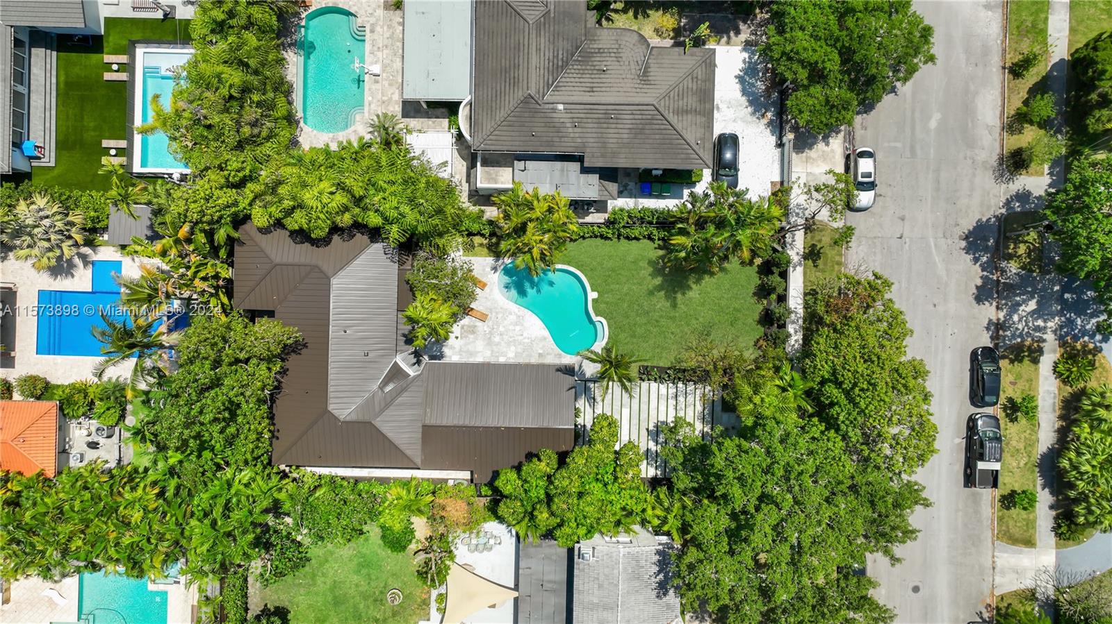 545 Southwest 29th Road Miami, FL 33129 - Photo 3 of 57