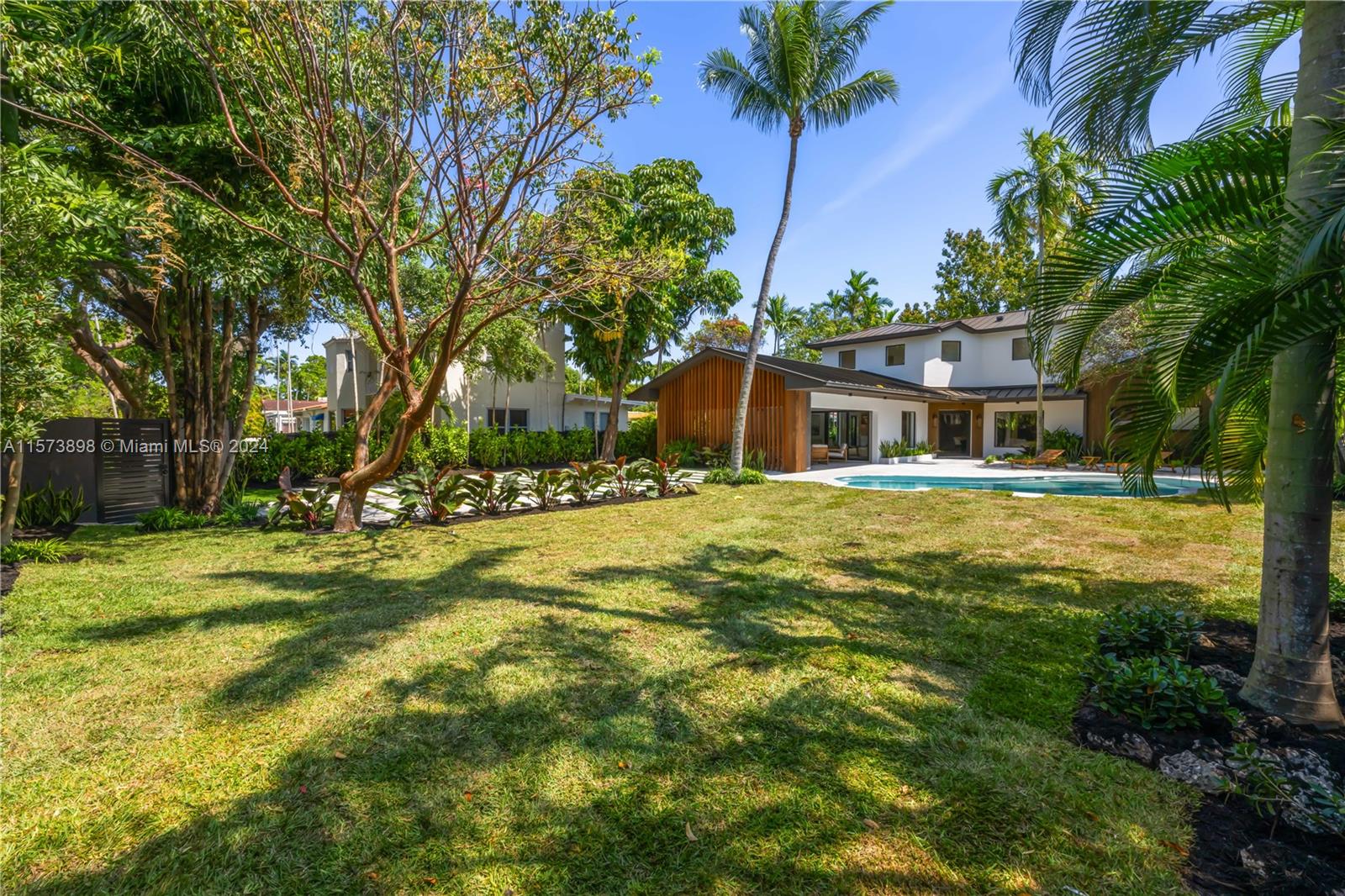 545 Southwest 29th Road Miami, FL 33129 - Photo 48 of 57