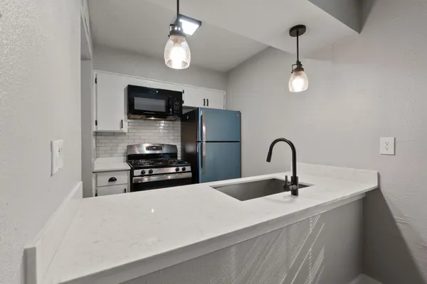 $1,199 | 1220 West Anderson Lane, Unit 102, Austin, TX 78757