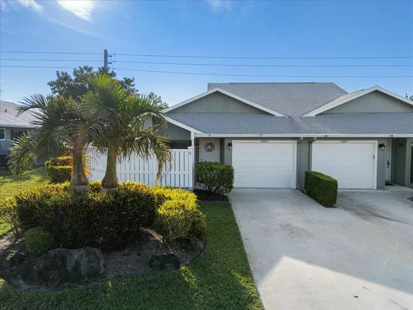 $308,500 | 6686 Southeast Yorktown Drive, Hobe Sound, FL 33455