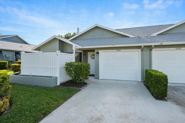 $308,500 | 6686 Southeast Yorktown Drive, Hobe Sound, FL 33455