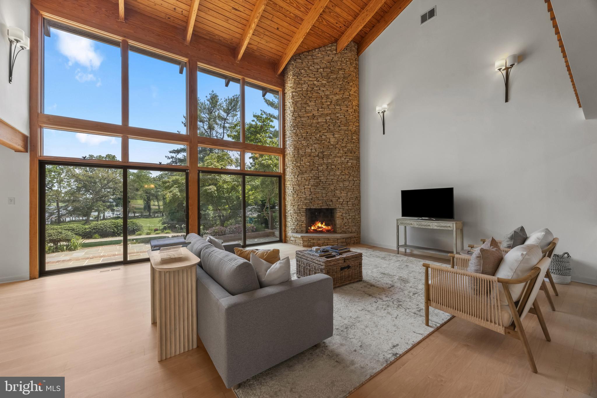 917 Childs Point Road Annapolis, MD 21401 - Photo 13 of 40 Living room