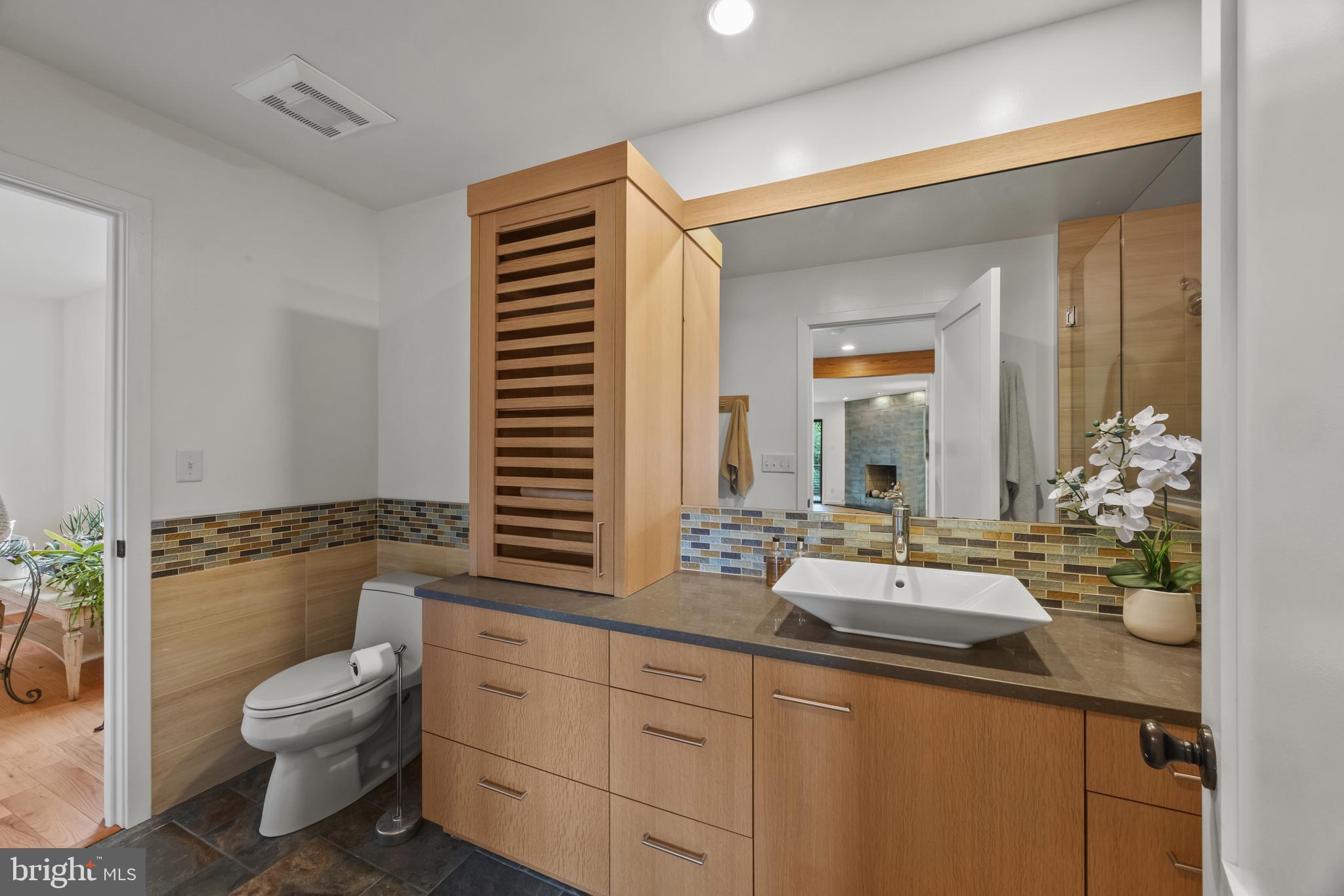 917 Childs Point Road Annapolis, MD 21401 - Photo 20 of 40 Ensuite bath