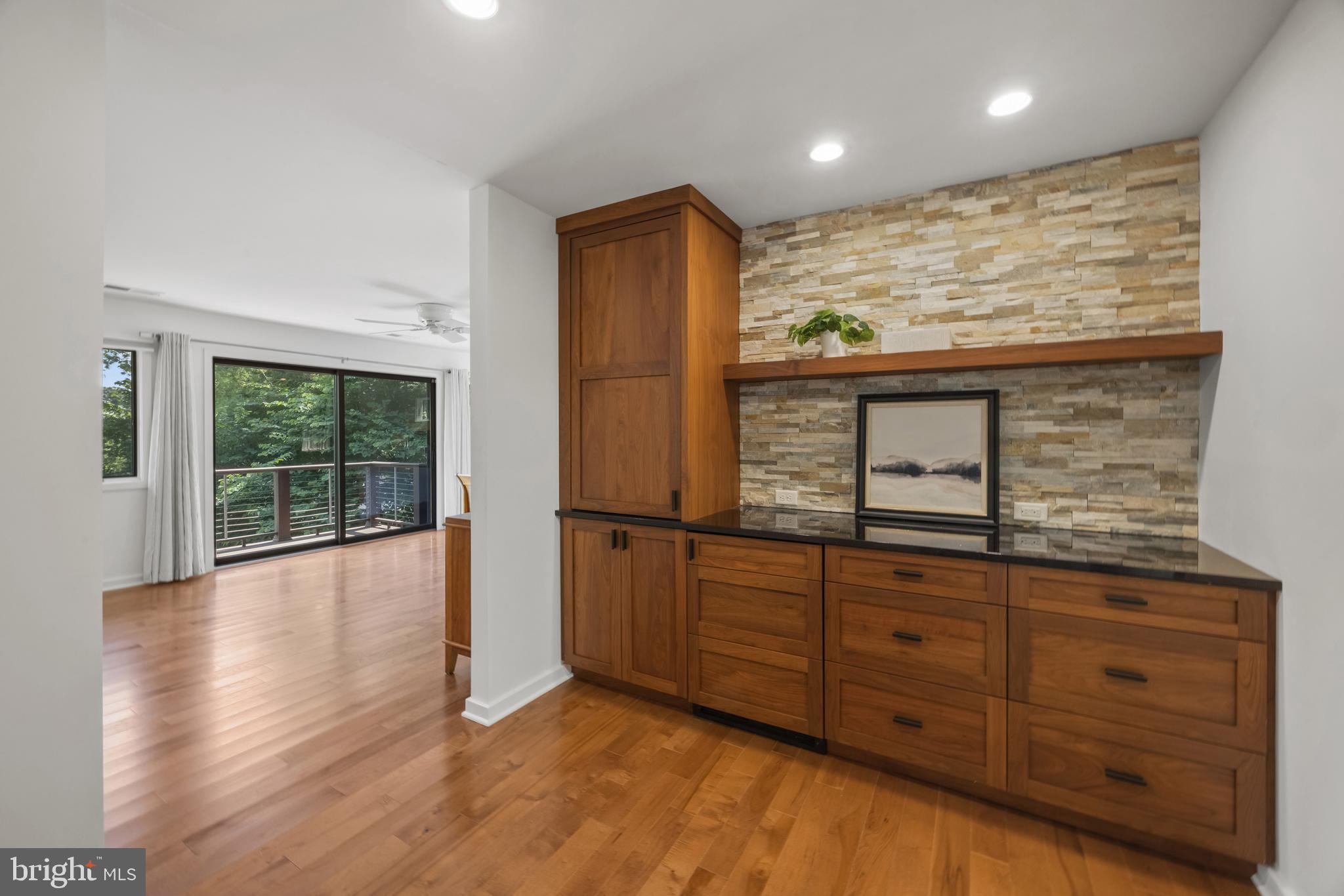 917 Childs Point Road Annapolis, MD 21401 - Photo 24 of 40 Primary suite entry