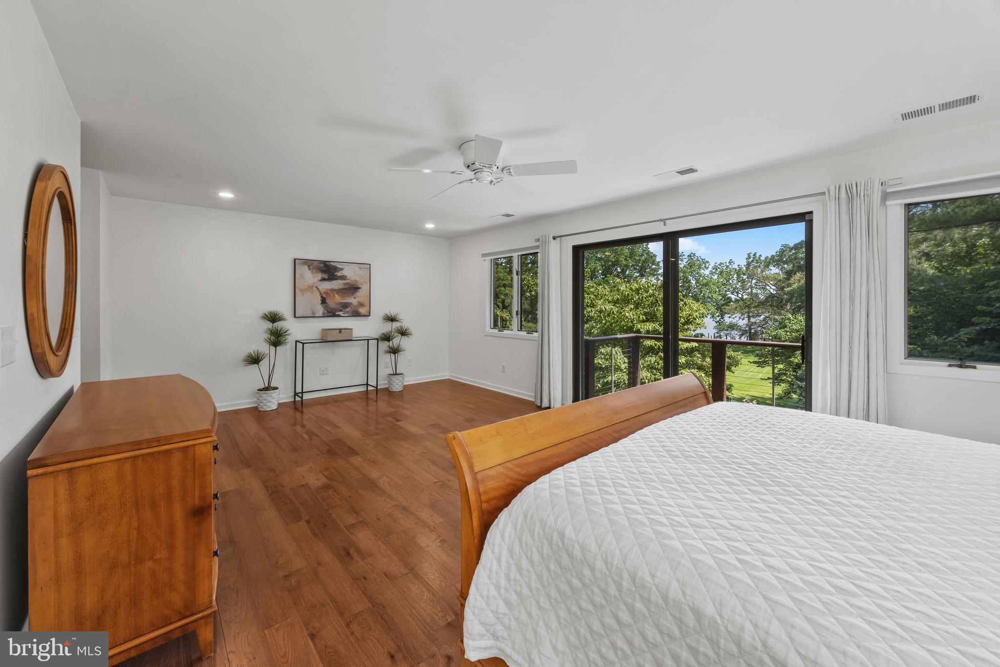 917 Childs Point Road Annapolis, MD 21401 - Photo 26 of 40 Primary suite with water views