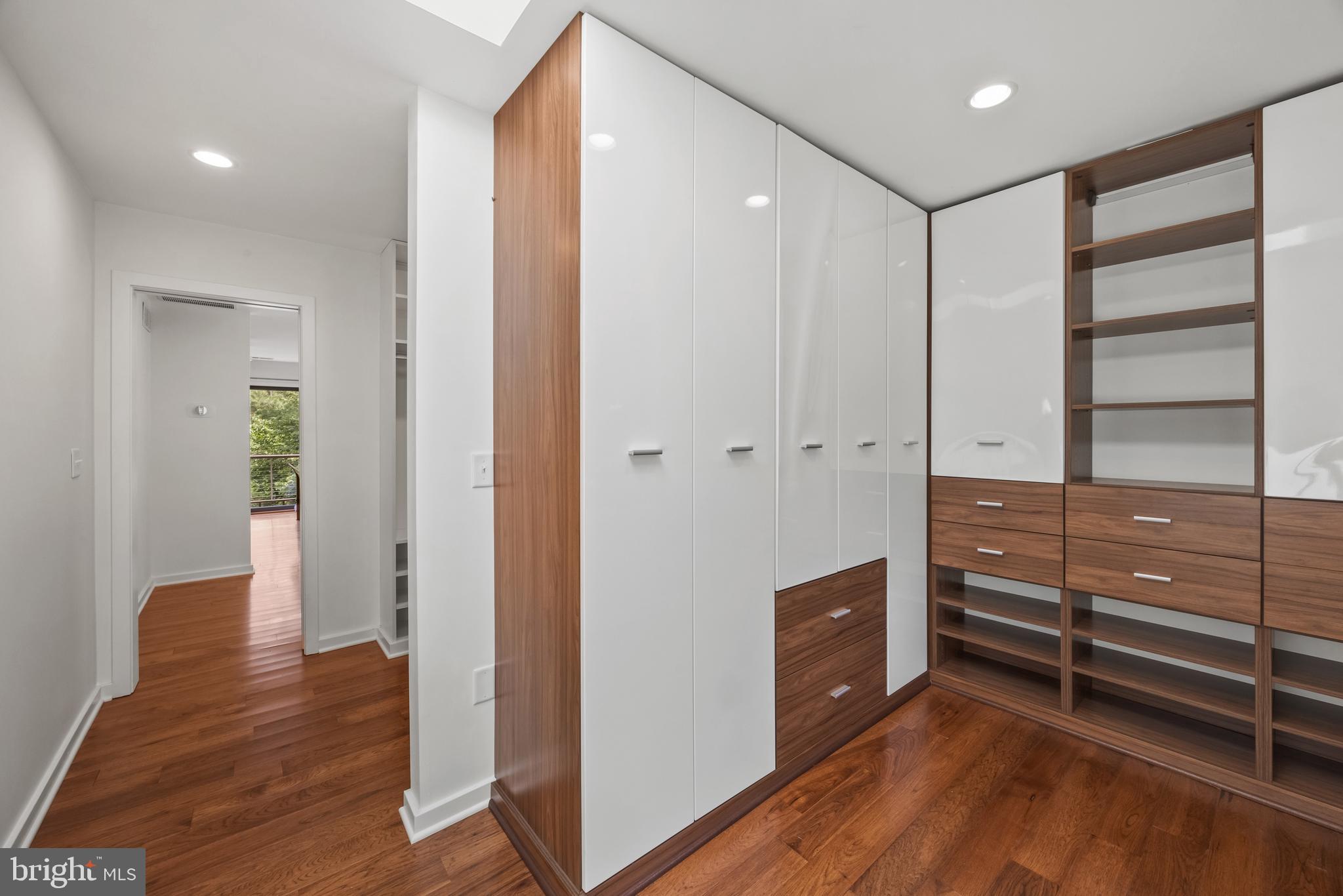 917 Childs Point Road Annapolis, MD 21401 - Photo 27 of 40 Custom closet