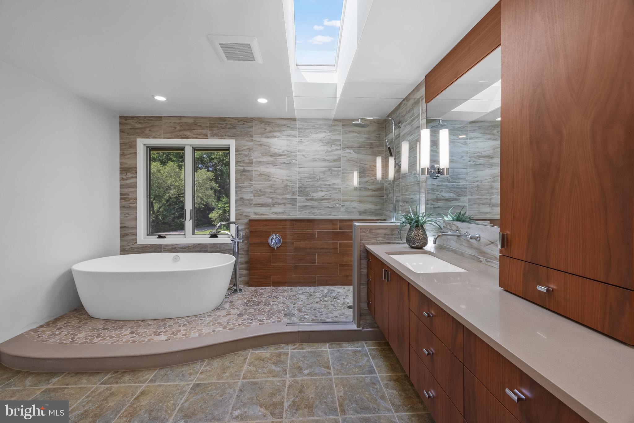 917 Childs Point Road Annapolis, MD 21401 - Photo 28 of 40 Primary spa-like bathroom