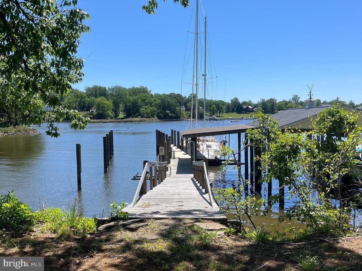 917 Childs Point Road Annapolis, MD 21401 - Photo 3 of 40 Extensive pier and slip