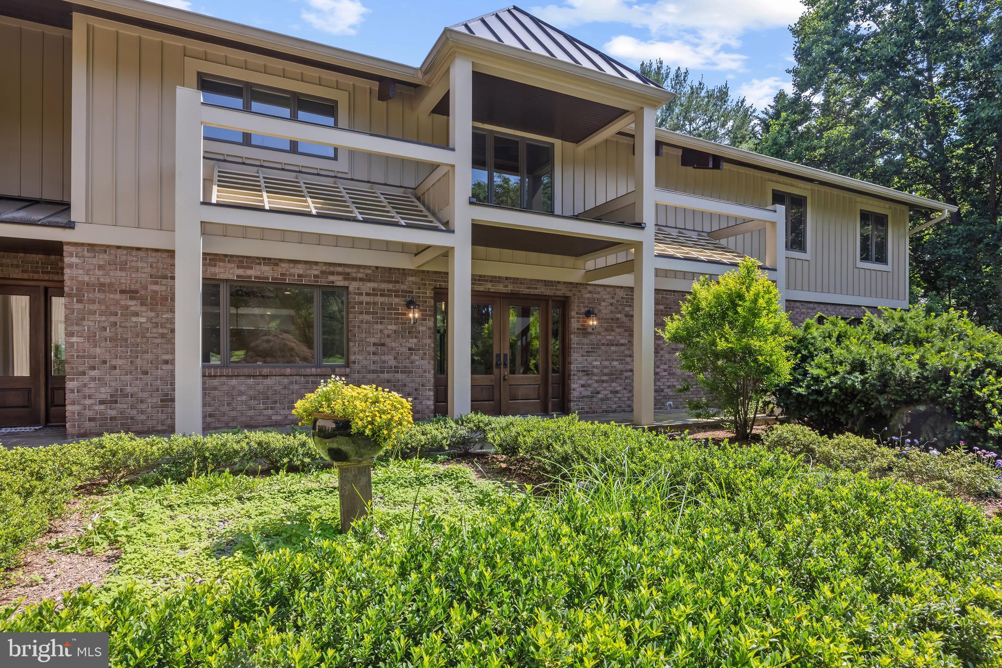 917 Childs Point Road Annapolis, MD 21401 - Photo 7 of 40 Mature landscaping and welcoming entry