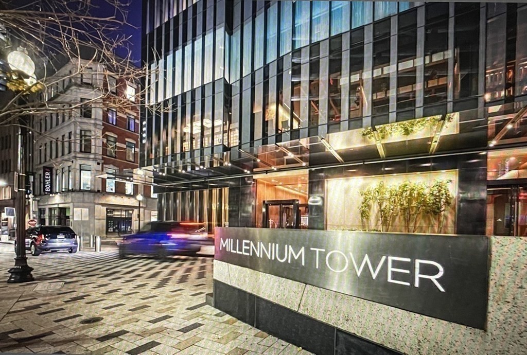 1 Franklin Street, Unit 4204 Boston, MA 02110 - Photo 13 of 37 a street sign on a pole on a street