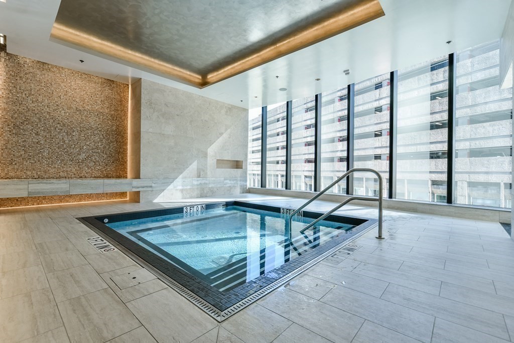 1 Franklin Street, Unit 4204 Boston, MA 02110 - Photo 28 of 37 a view of entryway with a rug