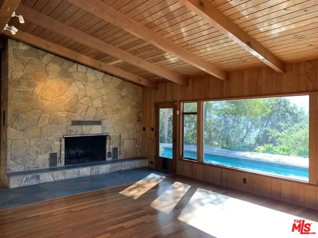 $9,000 | 21277 Entrada Road, Topanga, CA 90290