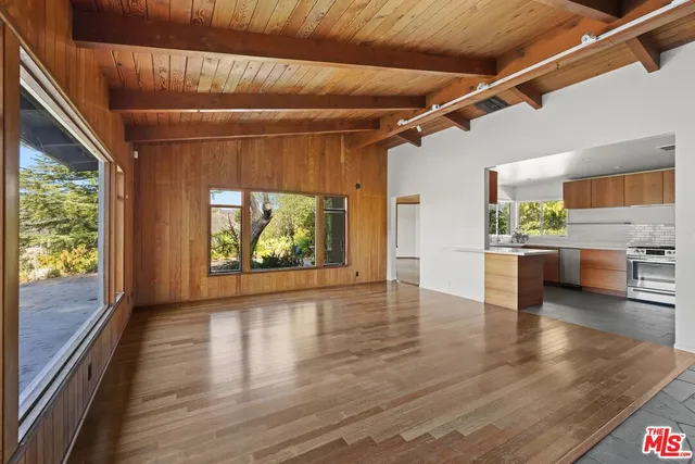 $9,000 | 21277 Entrada Road, Topanga, CA 90290