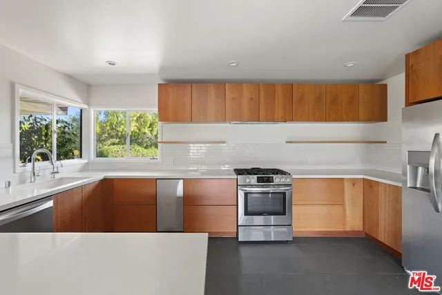 $9,000 | 21277 Entrada Road, Topanga, CA 90290