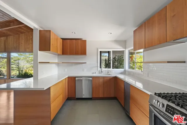 $9,000 | 21277 Entrada Road, Topanga, CA 90290