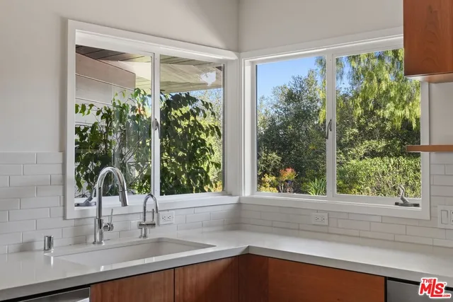 $9,000 | 21277 Entrada Road, Topanga, CA 90290