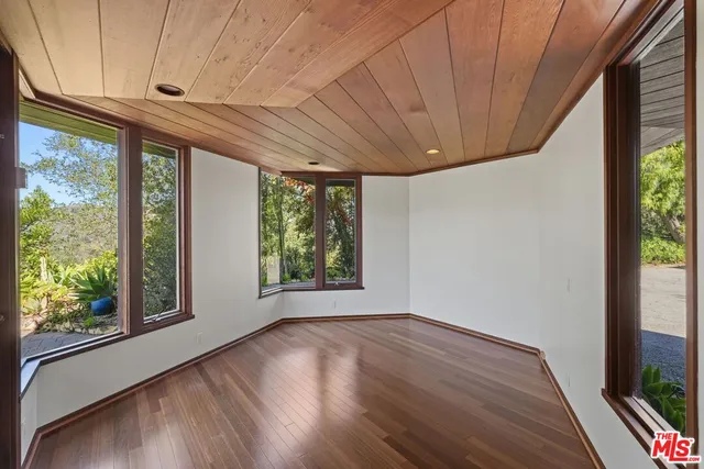 $9,000 | 21277 Entrada Road, Topanga, CA 90290