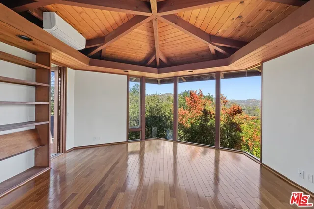 $9,000 | 21277 Entrada Road, Topanga, CA 90290