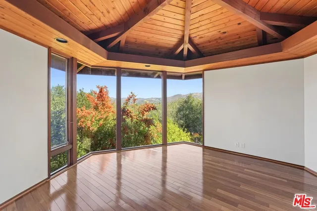 $9,000 | 21277 Entrada Road, Topanga, CA 90290