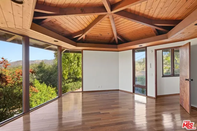 $9,000 | 21277 Entrada Road, Topanga, CA 90290