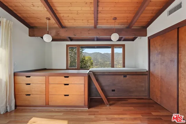 $9,000 | 21277 Entrada Road, Topanga, CA 90290