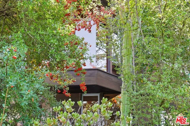 $9,000 | 21277 Entrada Road, Topanga, CA 90290