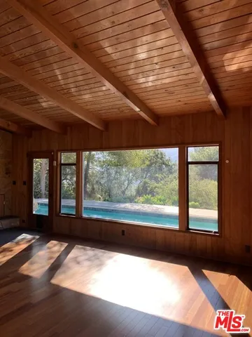 $9,000 | 21277 Entrada Road, Topanga, CA 90290