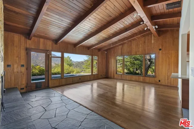 $9,000 | 21277 Entrada Road, Topanga, CA 90290