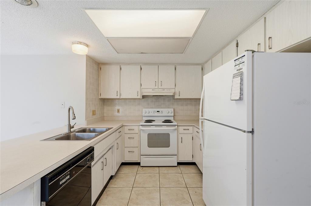 875 Ponderosa Road Venice, FL 34293 - Photo 16 of 51