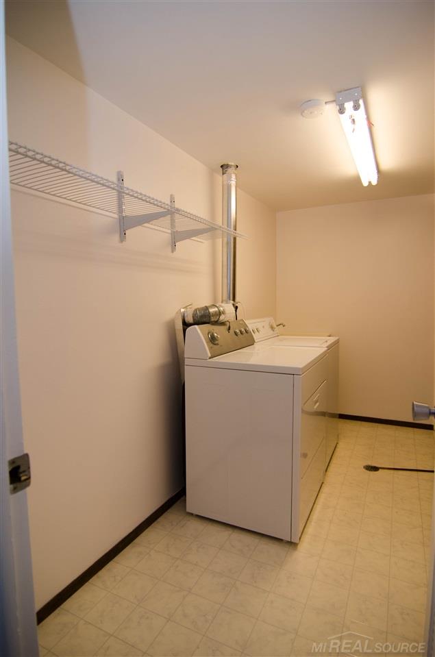 1687 Riverside Drive, Unit 16 Rochester, MI 48309 - Photo 14 of 25 31275092-13.JPG