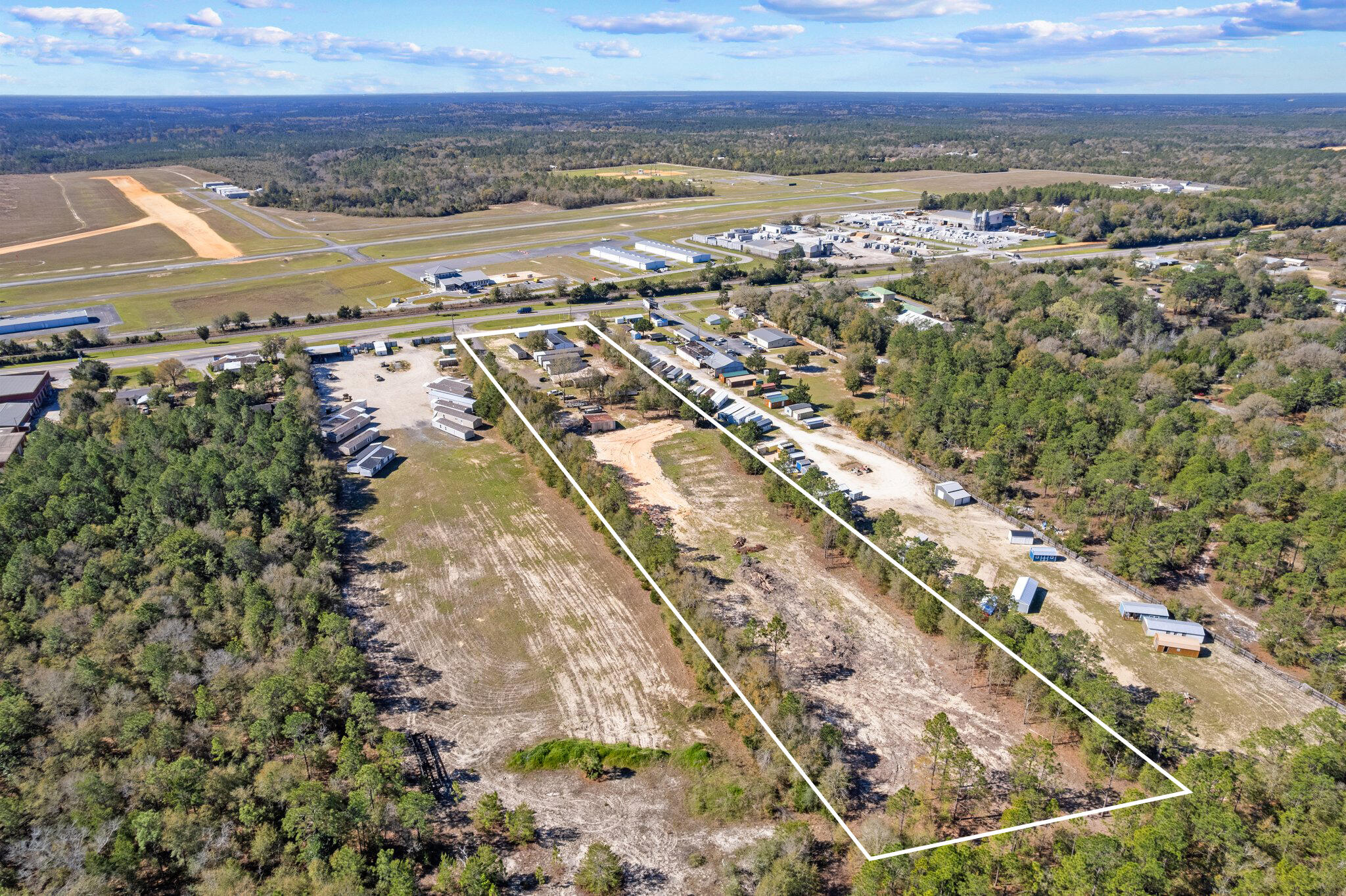 2270 US 90 DeFuniak Springs, FL 32433 - Photo 11 of 14 a view of an ocean and a city