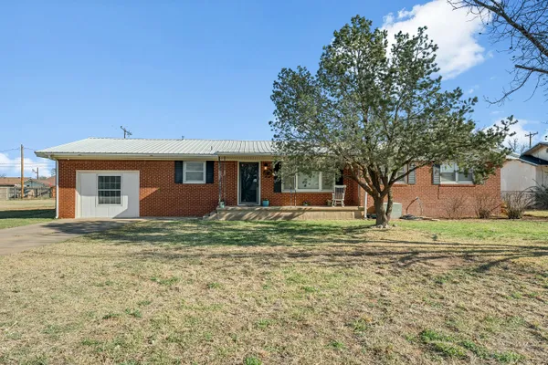 $299,500 | 707 12th Street, Shallowater, TX 79363