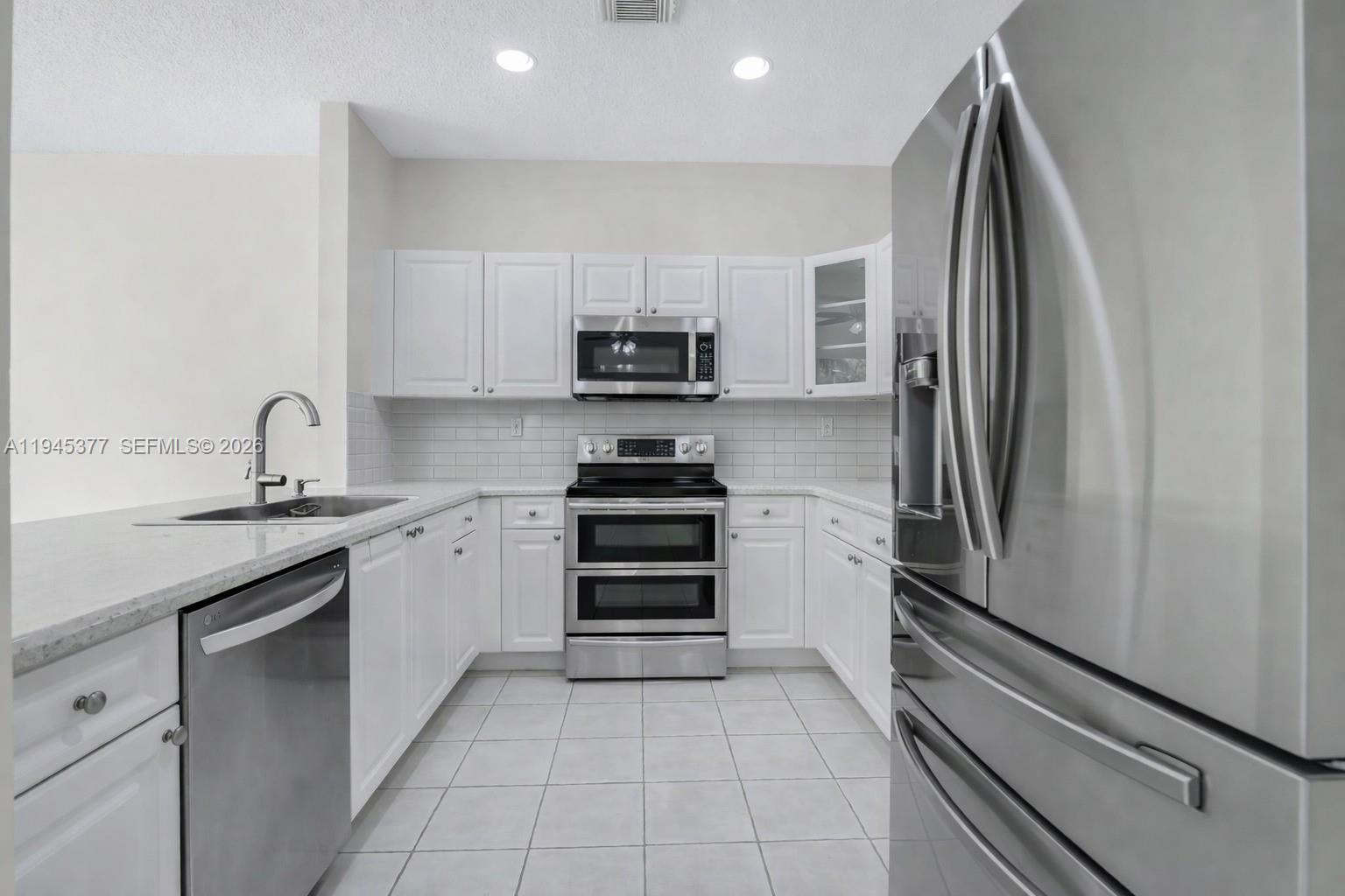 14604 Cascada Boulevard Miami, FL 33186 - Photo 8 of 46