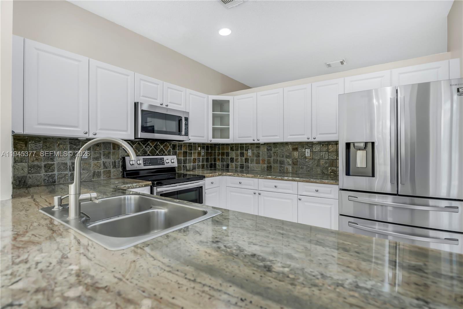 14604 Cascada Boulevard Miami, FL 33186 - Photo 10 of 46