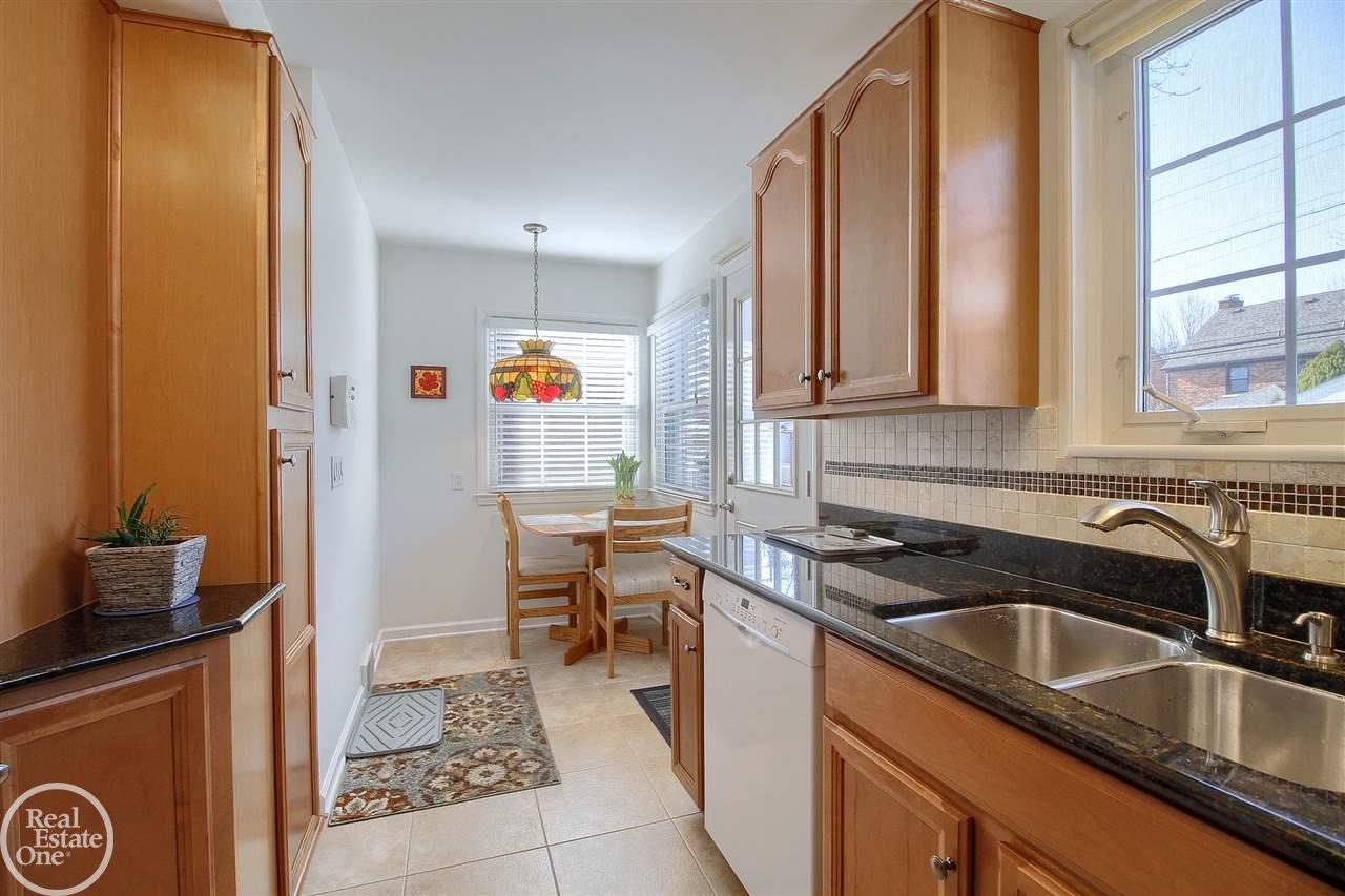 1327 Harvard Road Grosse Pointe, MI 48230 - Photo 13 of 35 50006460-12.JPG