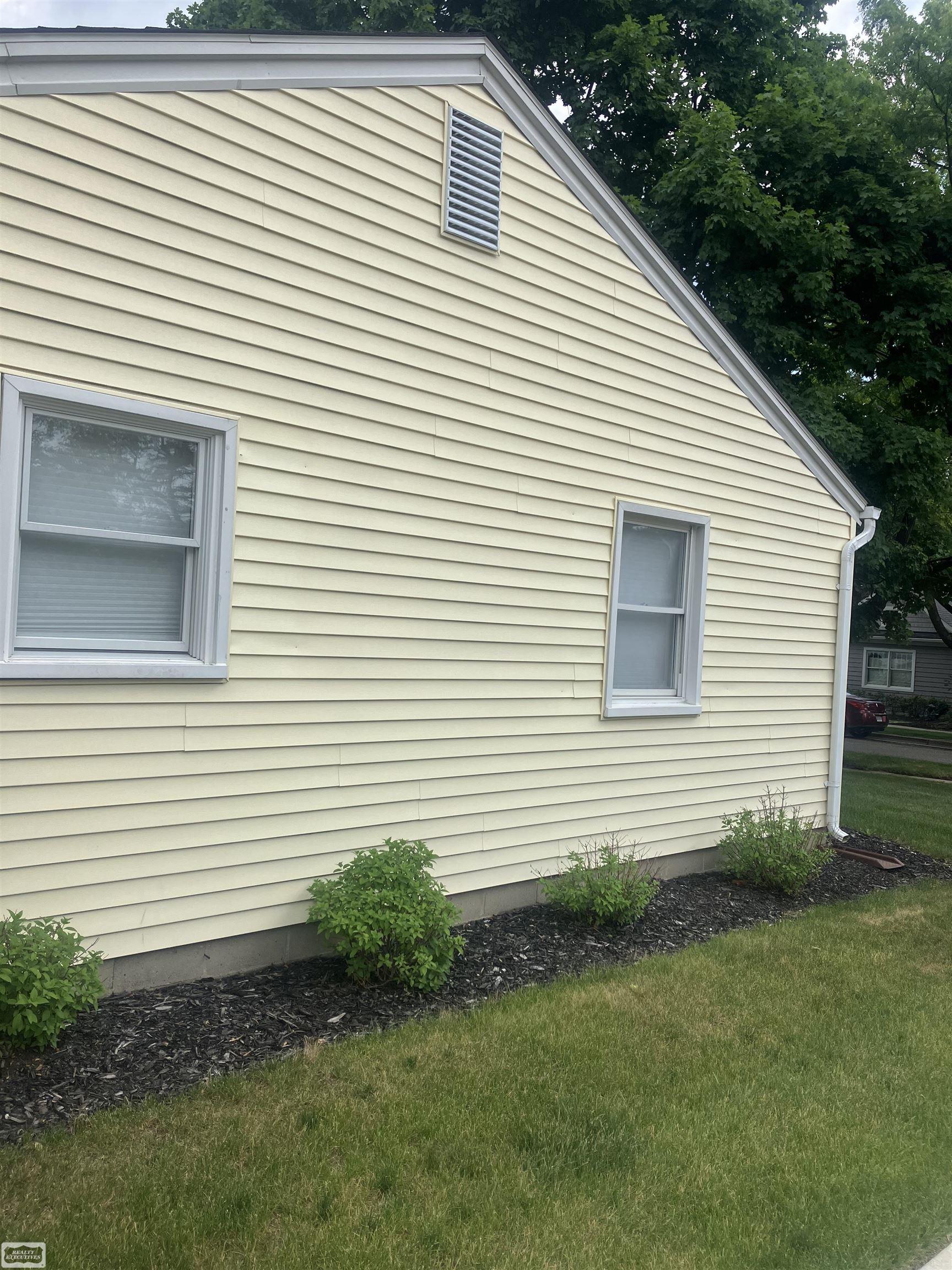 930 West 3rd Street Rochester, MI 48307 - Photo 3 of 9