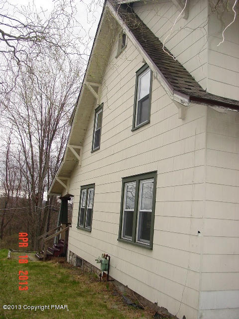 22 Ridge Street Dallas, PA 18612 - Photo 3 of 17 Right side from rear