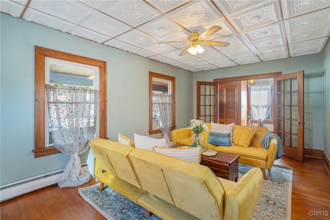 215 North Street Oneida, NY 13421 - Photo 9 of 36 A look back toward the front door,, you see the sp