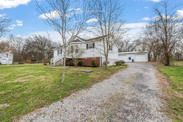 $359,900 | 1024 Lynndale Drive, Castalian Springs, TN 37031