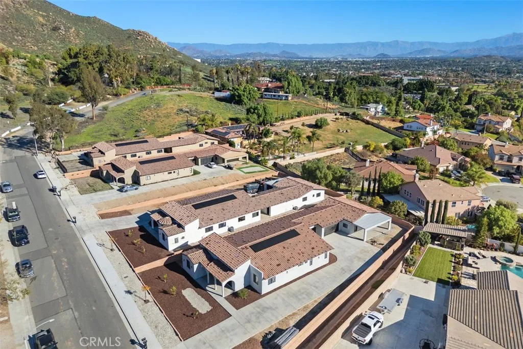 4477 Gilchrist Drive Riverside, CA 92505 - Photo 3 of 9