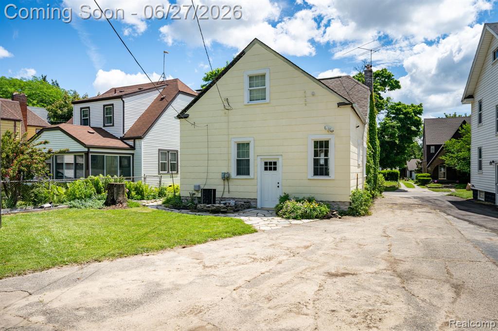 39 Mohawk Road Pontiac, MI 48341 - Photo 2 of 32