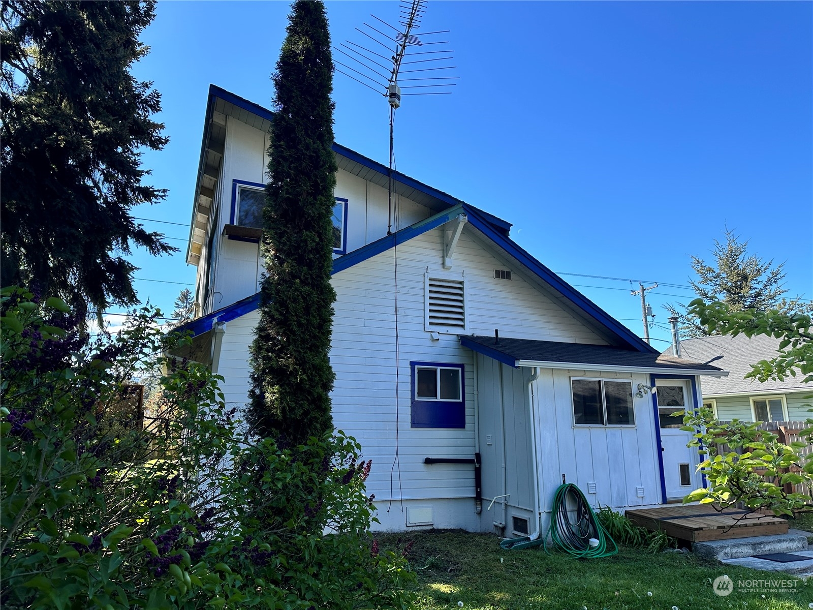 51 East Runnion Road Sequim, WA 98382 - Photo 28 of 40 a front view of house with yard and garage