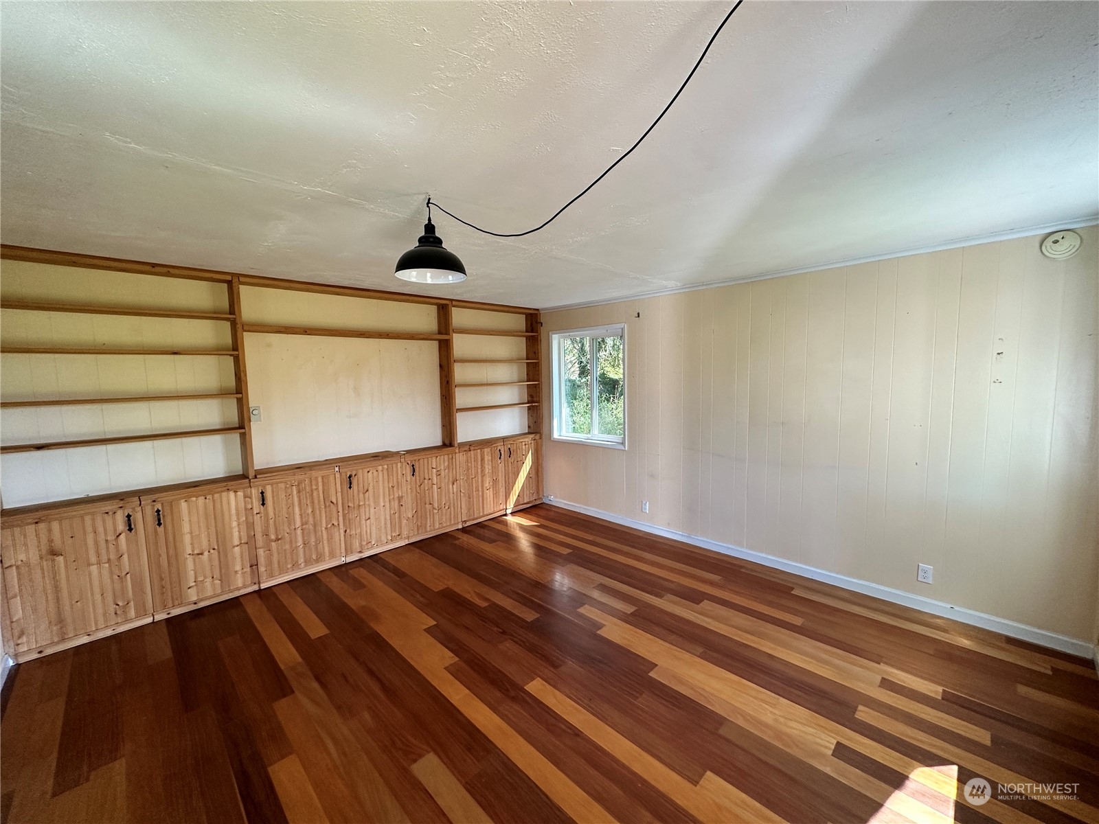51 East Runnion Road Sequim, WA 98382 - Photo 4 of 40 a view of entryway with wooden floor