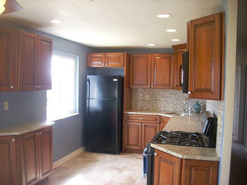 830 Lindsay Road Carnegie, PA 15106 - Photo 6 of 10 Kitchen.