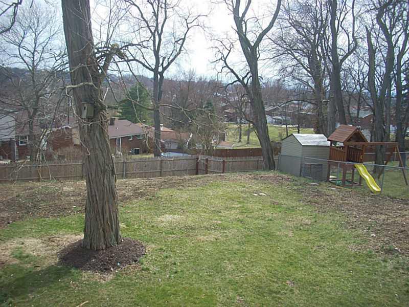 830 Lindsay Road Carnegie, PA 15106 - Photo 10 of 10 Exterior Back.